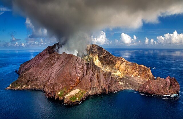 Map of active volcanoes of the globe